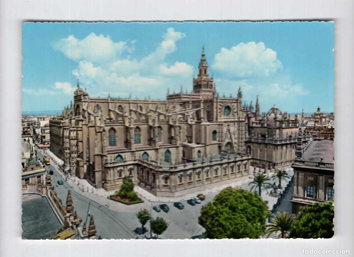 Postales: SEVILLA. Vista general de la Catedral y la Giralda (bordes dentados) -sin referencia de edici&oacute;n-