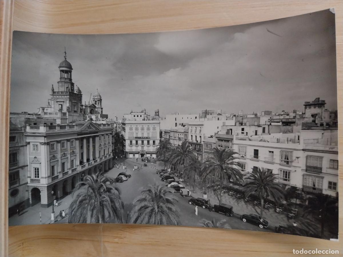 Postales: CADIZ PLAZA SAN JUAN DE DIOS Y AYUNTAMIENTO ED DELFLOR 47 ESCRITA A&Ntilde;OS 50