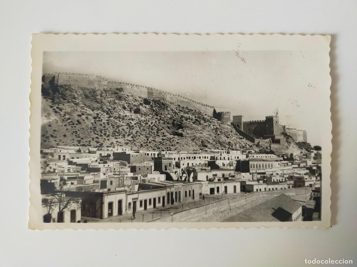 Postales: Tarjeta Postal ALMERIA: Murallas de la Alcazaba y vista parcial - Edic. Arribas - Escrita