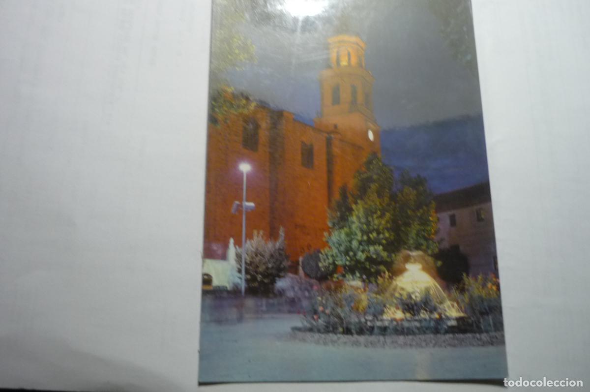Postales: postal baza .-iglesia colegial y `pl.mayor iluminada