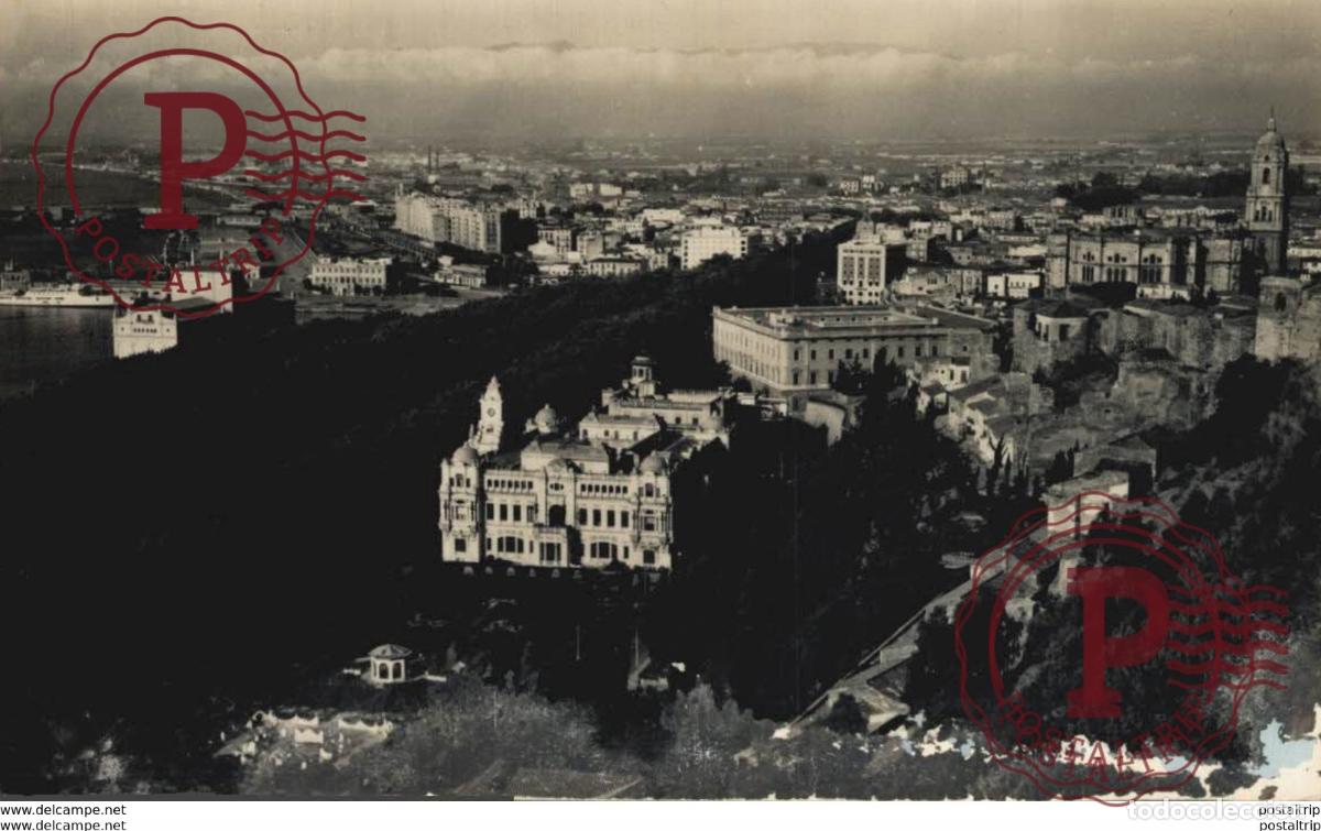 Postales: M&aacute;laga - Vista Parcial, Parque y Ayuntamiento. Andalucia Espa&ntilde;a