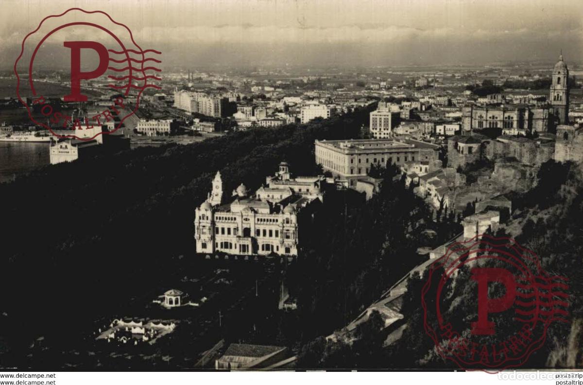 Postales: M&aacute;laga - Vista parcial, Jardines y Ayuntamiento. Andalucia Espa&ntilde;a