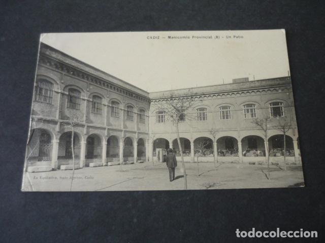 Postales: CADIZ MANICOMIO PROVINCIAL UN PATIO