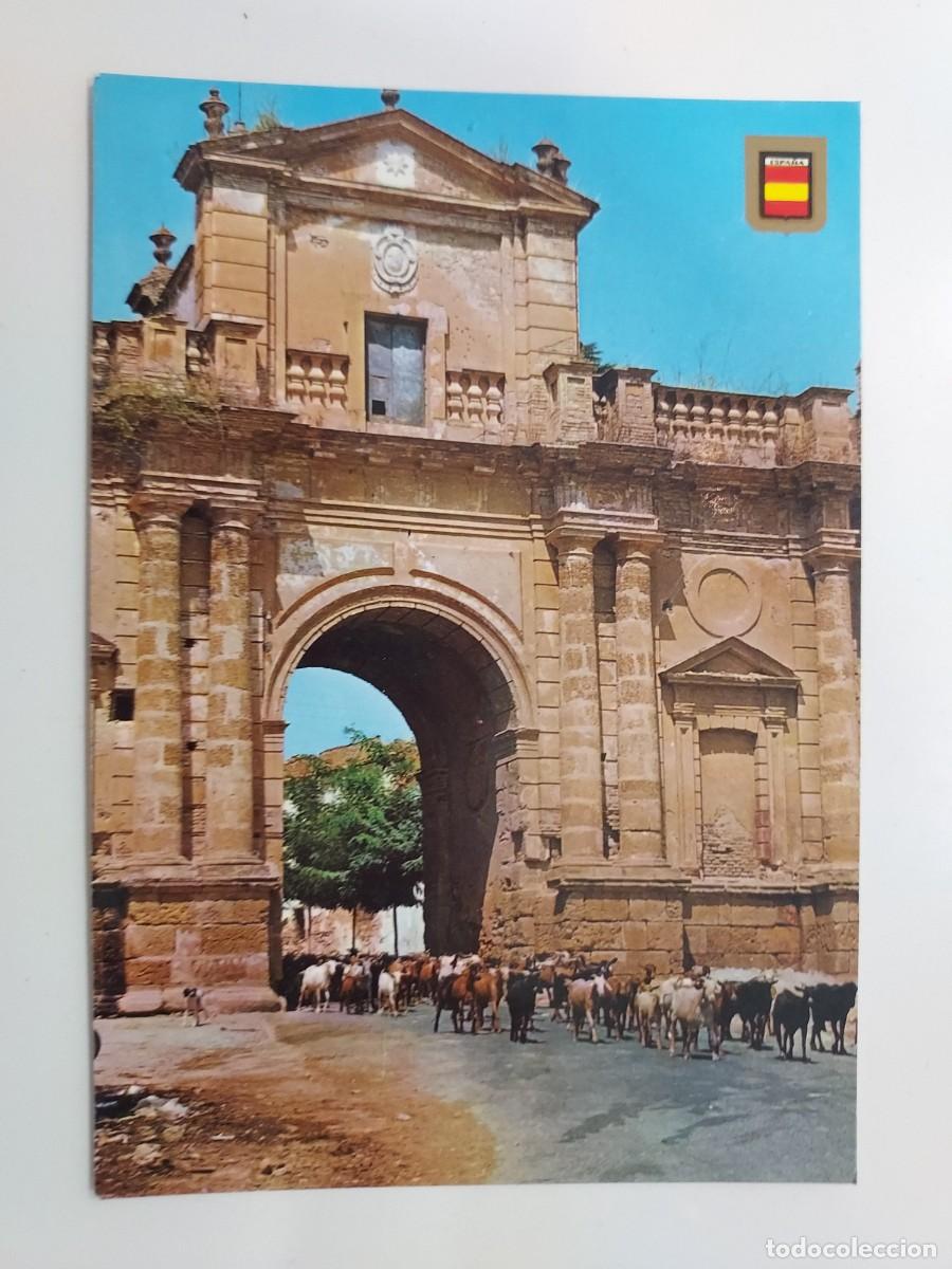 Postales: POSTAL CARMONA PUERTA CORDOBA. REBA&Ntilde;O CABRAS. 1977. SIN CIRCULAR. SEVILLA