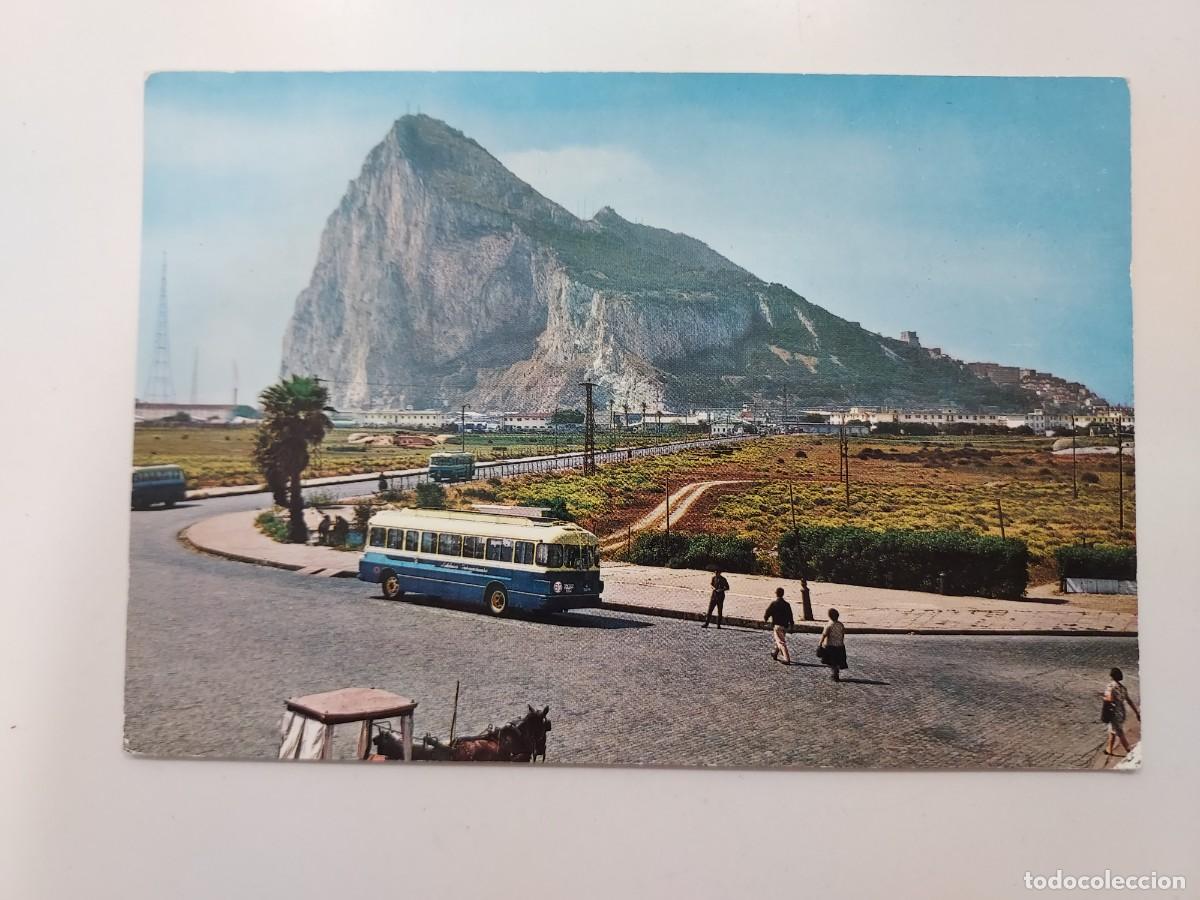 Postales: POSTAL LA LINEA CAMPO NEUTRAL Y PE&Ntilde;ON GIBRALTAR. 1964. SIN CIRCULAR. CADIZ. AUTOBUS