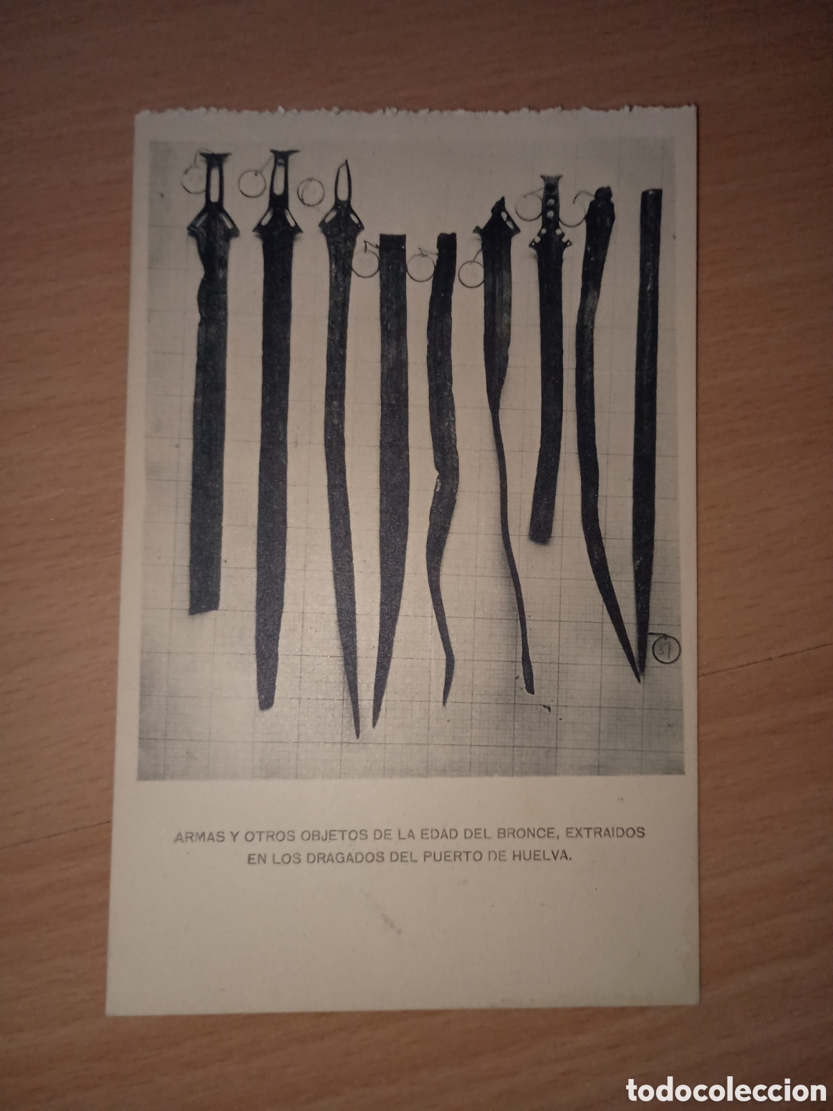 Postales: ARMAS Y OTROS OBJETOS DE LA EDAD DEL BRONCE, EXTRA&Iacute;DOS EN LOS DRAGADOS DEL PUERTO DE HUELVA