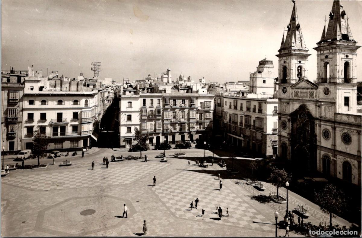 Postales: C&aacute;diz - Iglesia y Plaza Jos&eacute; Antonio - Sicilia 14 - 150x98mm