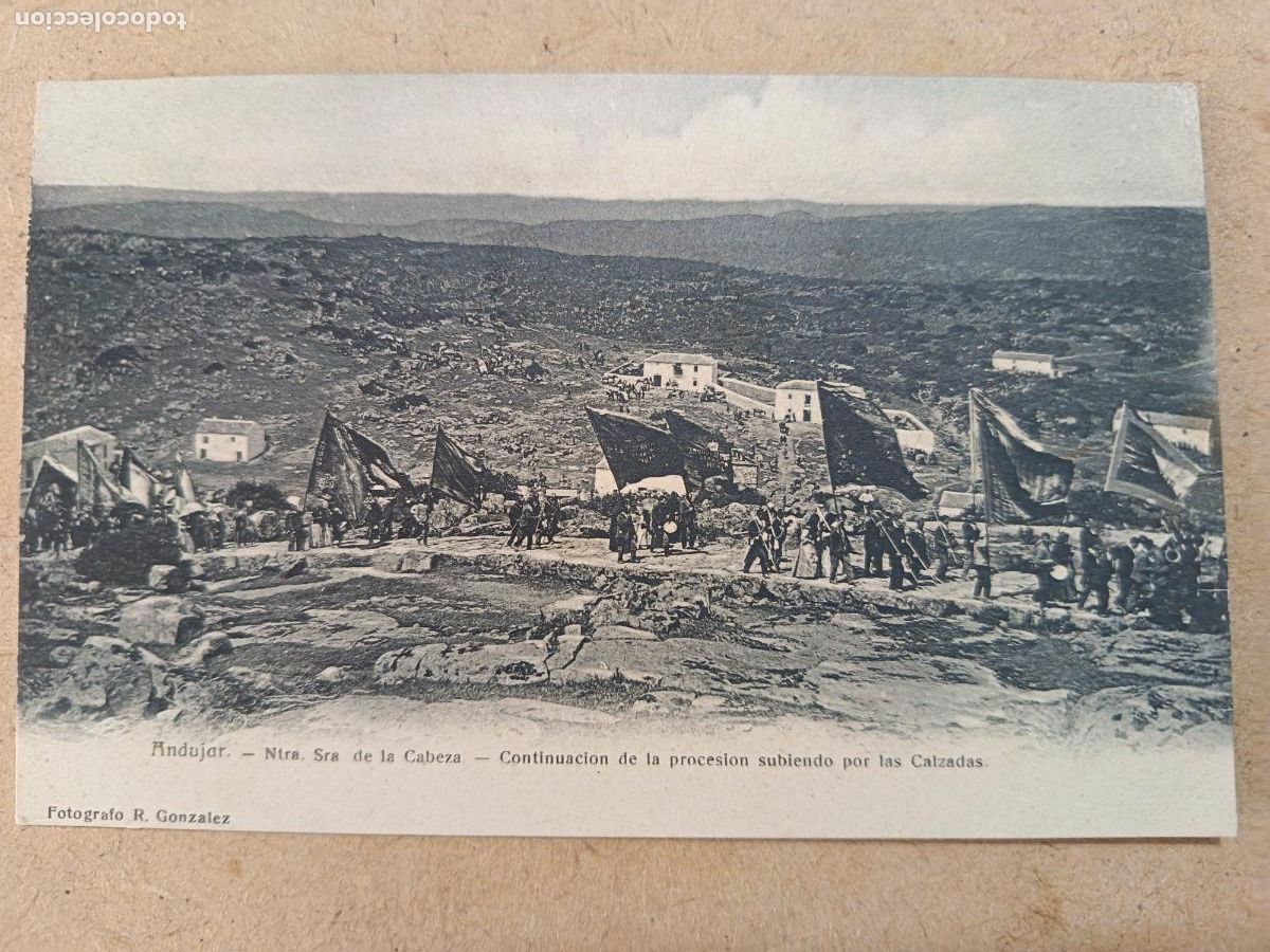 Postales: ANDUJAR. NTRA. SRA. DE LA CABEZA. PROCESION SUBIENDO POR LAS CALZADAS. DORSO SIN DIVIDIR.