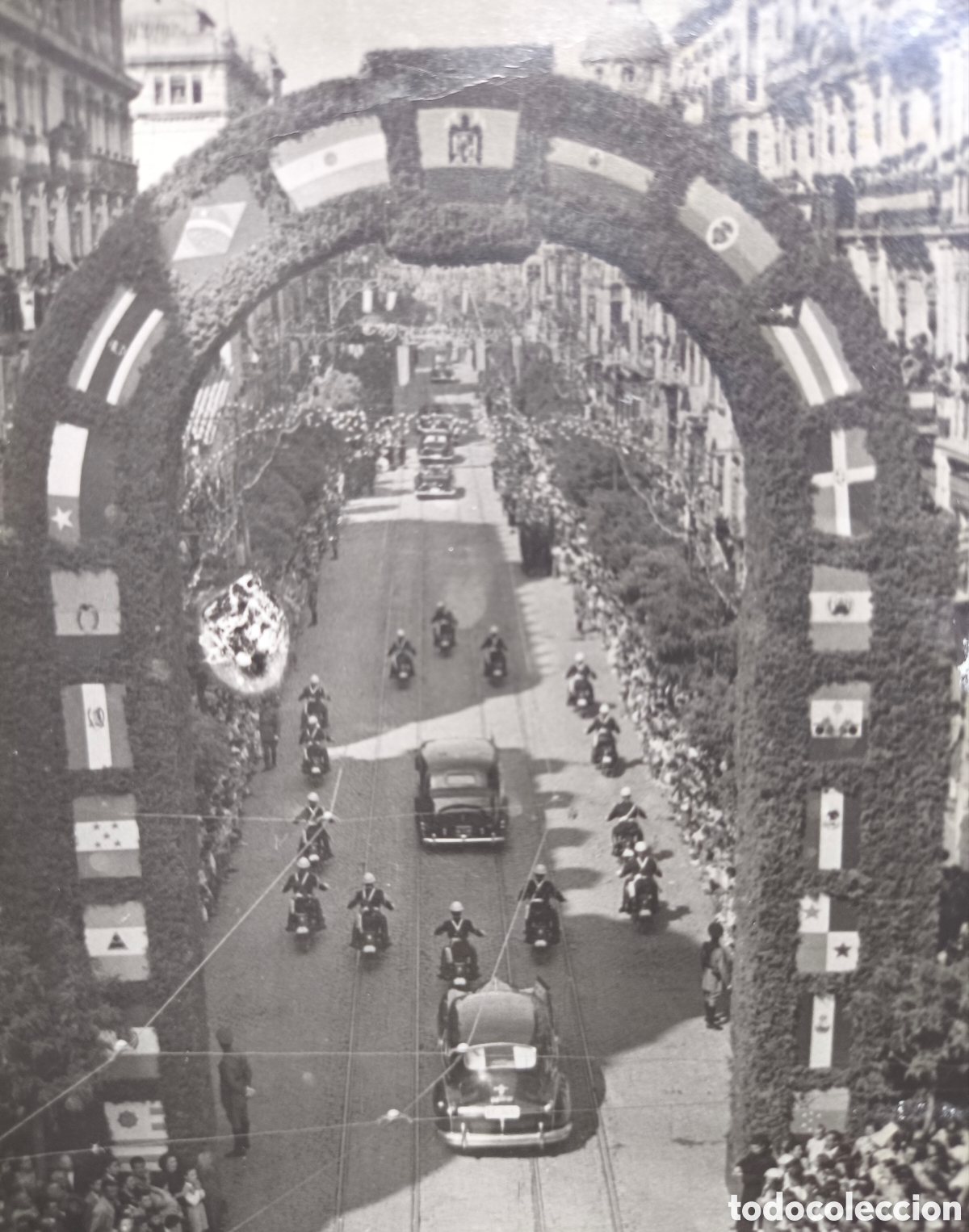 Postales: FRANCO VISITA GRANADA COMITIVA GRAN V&Iacute;A POSTAL FOTOGR&Aacute;FICA FOTOGRAF&Iacute;A MESA 1945