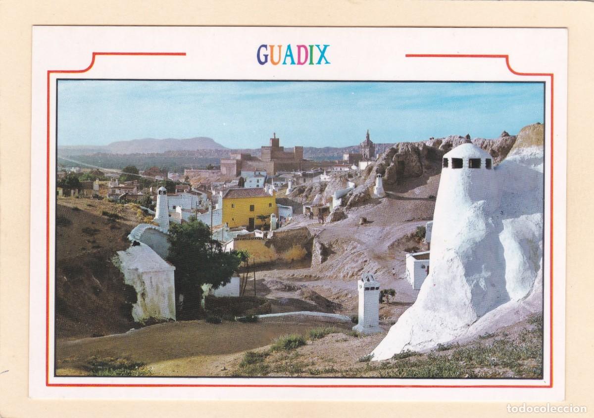 Postales: GUADIX (GRANADA). CUEVAS, AL FONDO LA ALCAZABA (1971)
