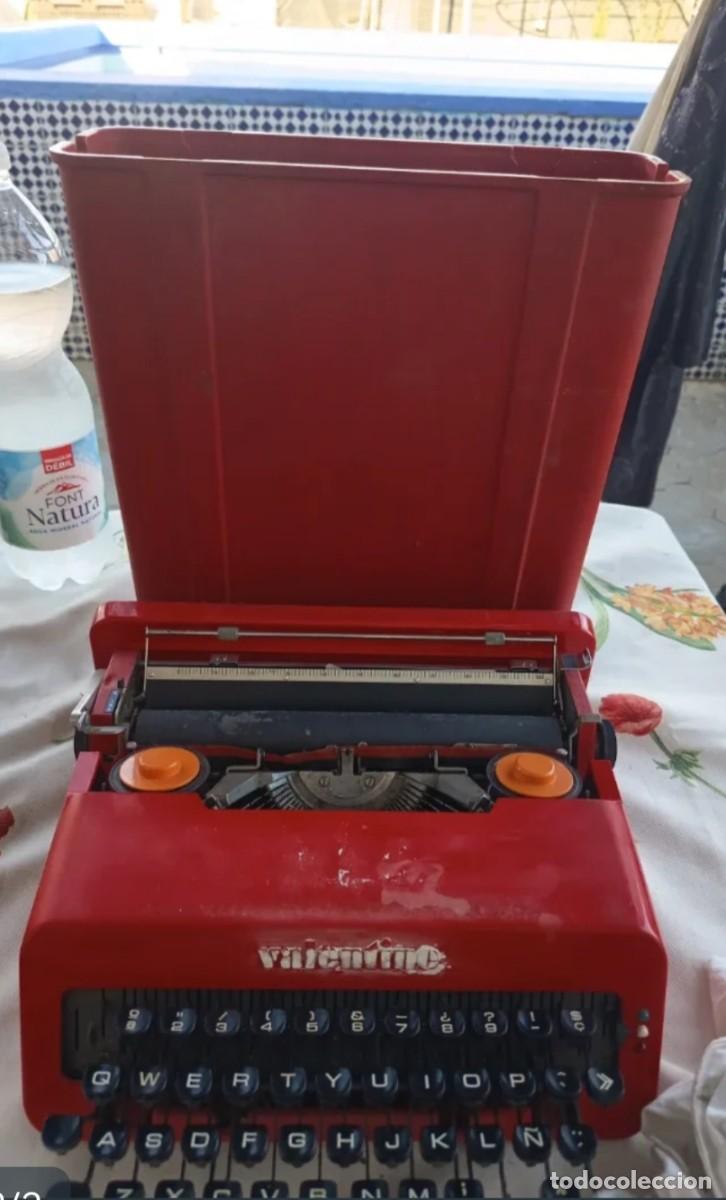 Postales: Maquina de escribir Olivetti Valentine roja