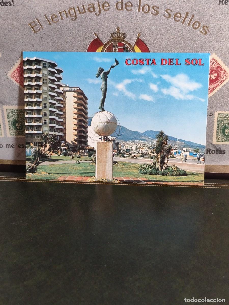 Postales: P6031 Postal Fuengirola 5221 Los Boliches Paseo Mar&iacute;timo. Monumento al turista. Colecci&oacute;n La Perla