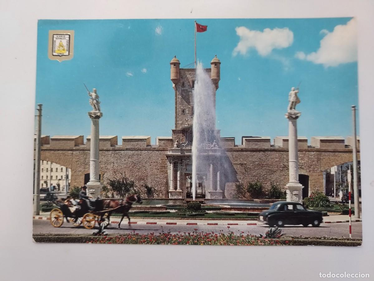 Postales: POSTAL CADIZ PUERTA DE TIERRA. 1964. ESCRITA. CARRO CABALLO