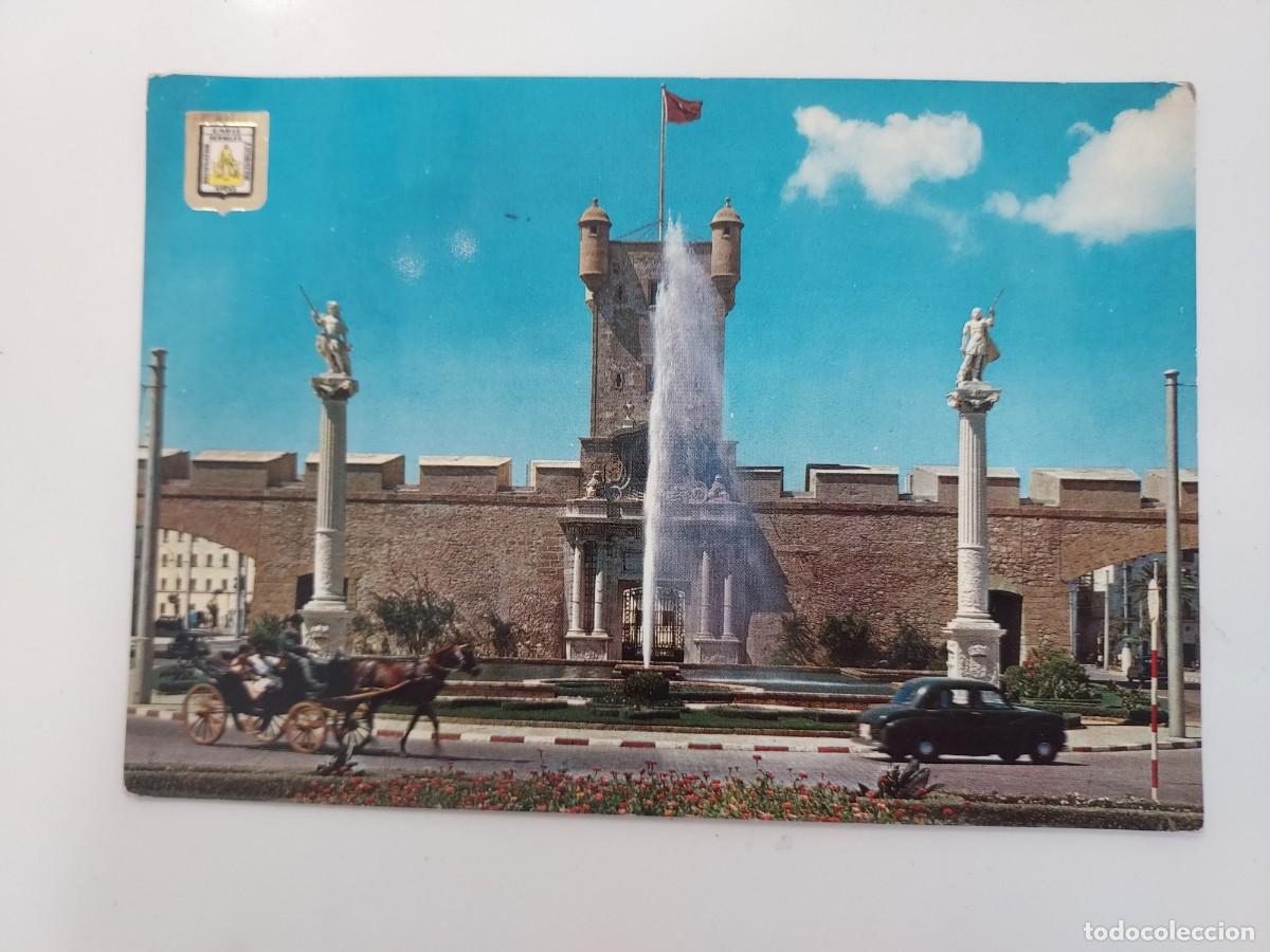 Postales: POSTAL CADIZ PUERTA DE TIERRA. 1964. ESCRITA. COCHE DE CABALLOS CALESA