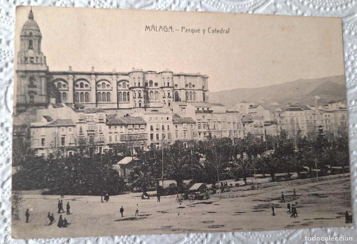 Postales: MALAGA - POSTAL MUY ANTIGUA MANUSCRITA EN 1918 - PARQUE Y CATEDRAL