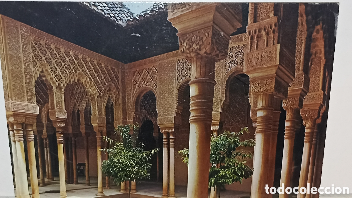 Postales: Granada Alhambra y columnas y arcadas patio de los leones
