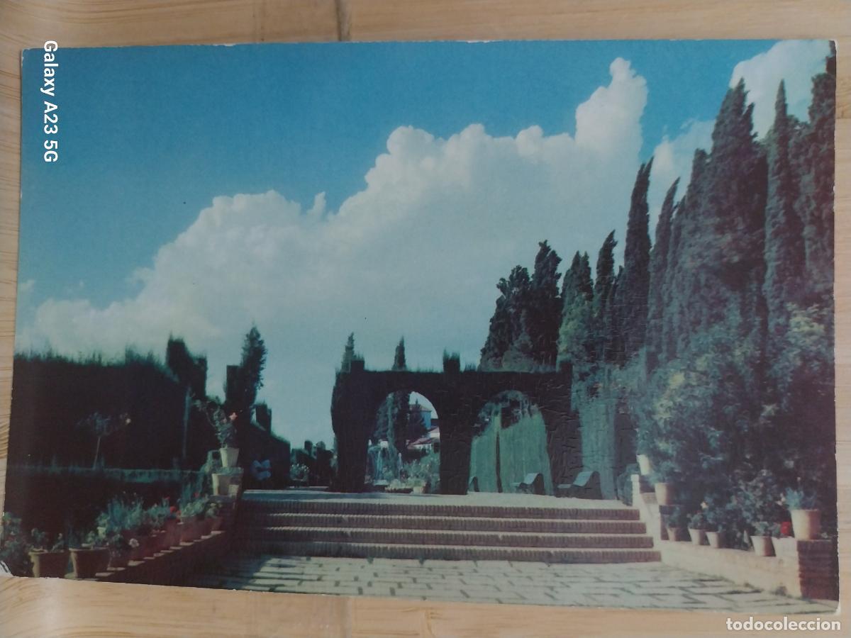 Postales: JARDINES GENERALIFE ENTRADA GRANADA ED VALDIVIESO SERIE B 151 SC ORIGINAL