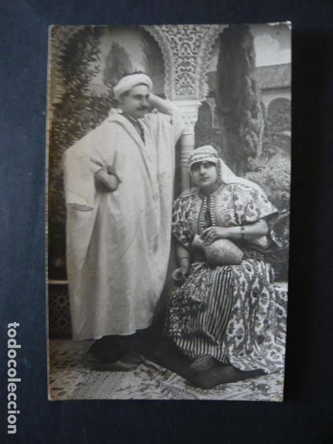 Postkarten: GRANADA PAREJA VESTIDA A LO NAZARI POSTAL FOTOGRAFICA