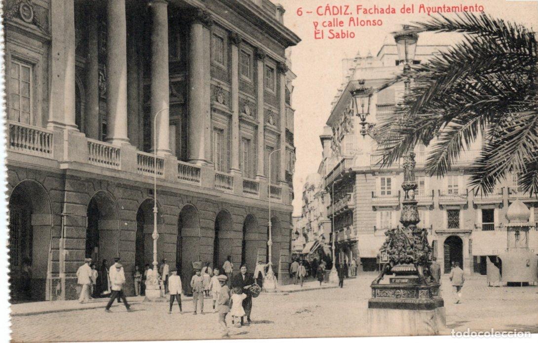 Postales: BONITA POSTAL - CADIZ - FACHADA DEL AYUNTAMIENTO Y CALLE ALONSO EL SABIO - THOMAS