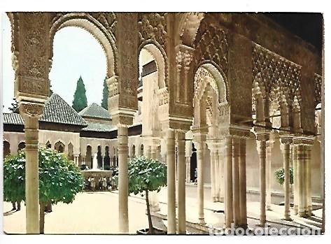 Postales: PATIO DE LOS LEONES - THE LIONS COURT.- GRANADA