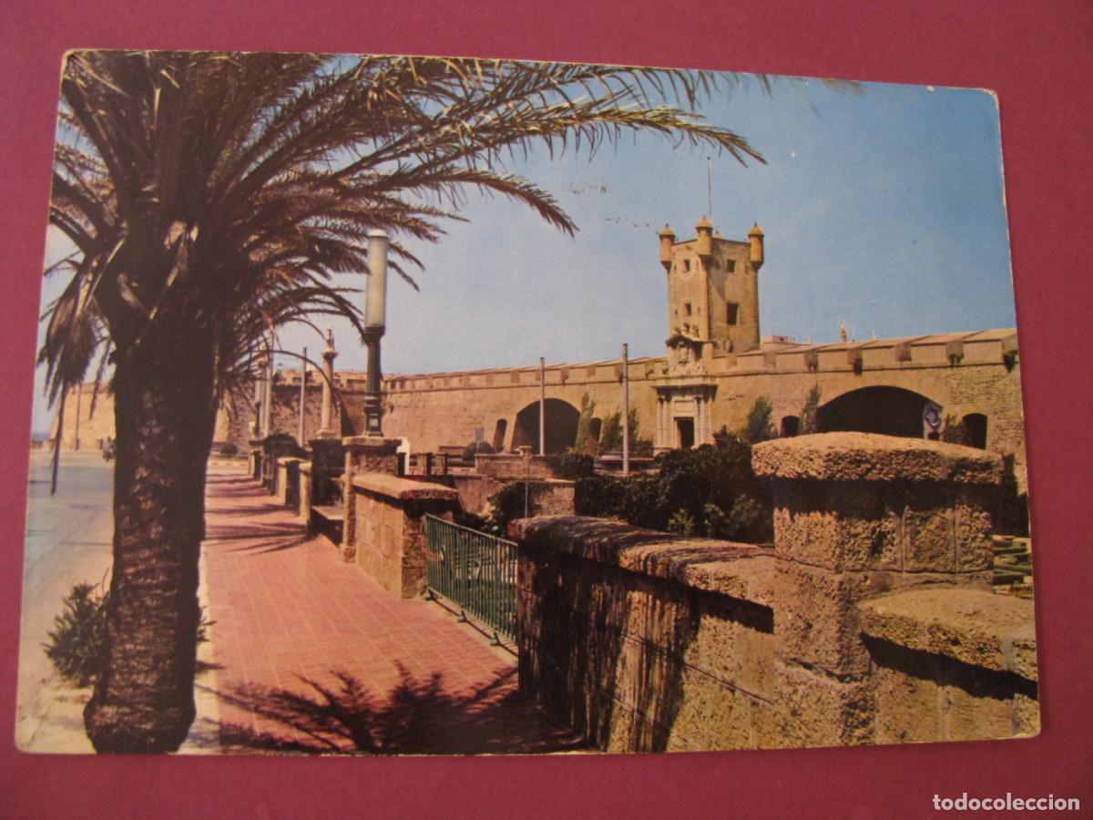 Postales: POSTAL DE CADIZ. PUERTA DE TIERRA. EXCLUSIVAS PAPELERIA ALFA. CIRCULADA