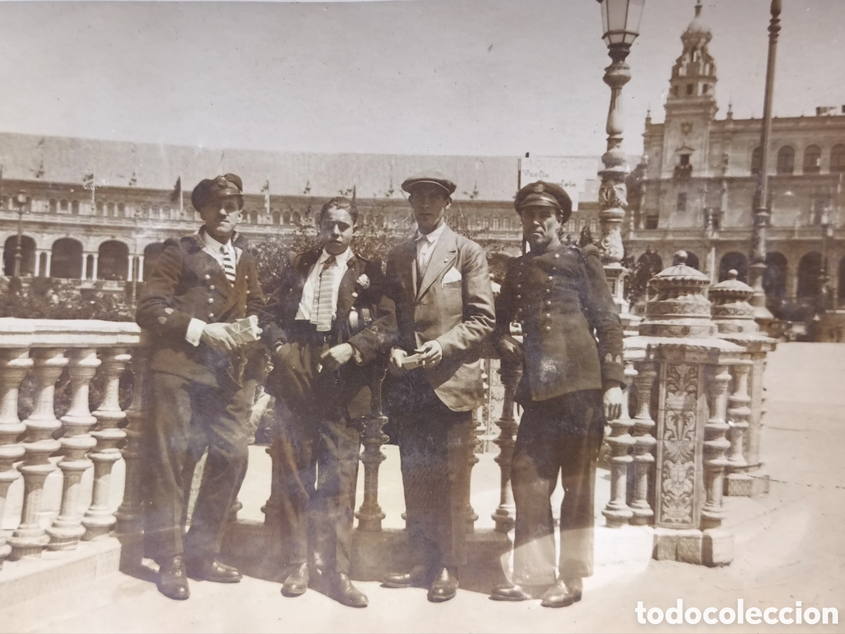 Postales: SEVILLA PLAZA ESPA&Ntilde;A RETRATO GRUPAL POSTAL FOTOGR&Aacute;FICA C. 1920
