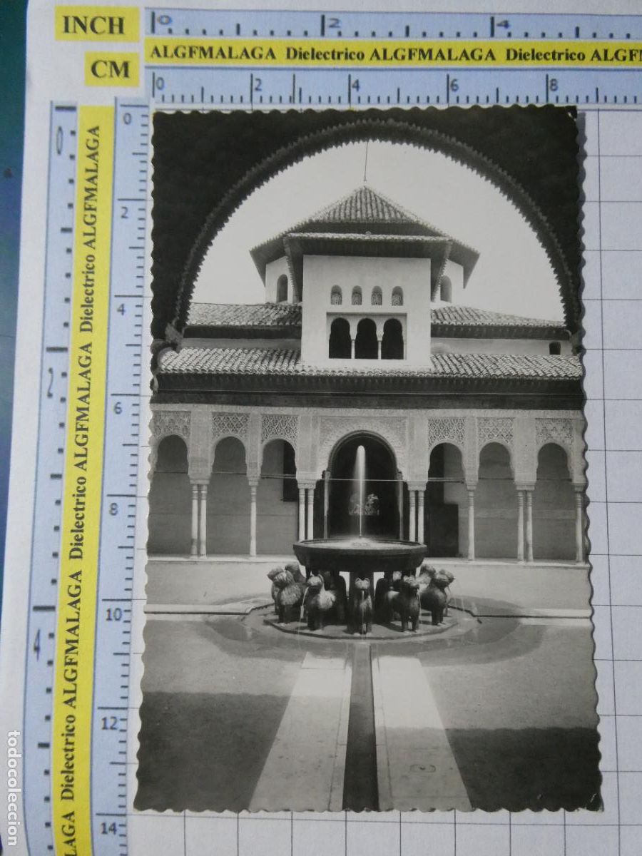 Postales: POSTAL DE GRANADA. A&Ntilde;OS 30 50. ALHAMBRA PATIO DE LOS LEONES 35 HELIOTIPIA. 981