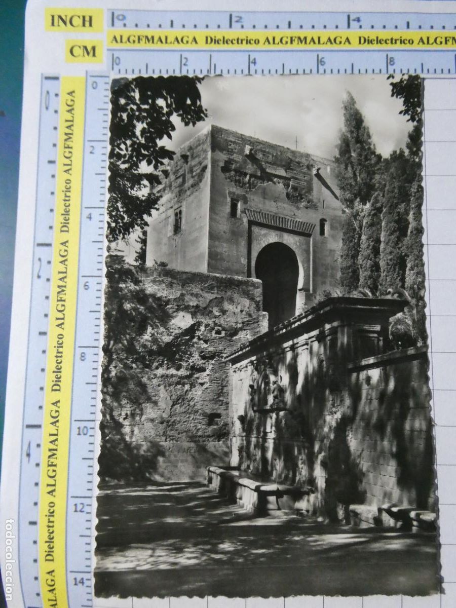 Postales: POSTAL DE GRANADA. A&Ntilde;OS 30 50. ALHAMBRA FUENTE CARLOS V Y PUERTA JUSTICIA 31 HELIOTIPIA. 994