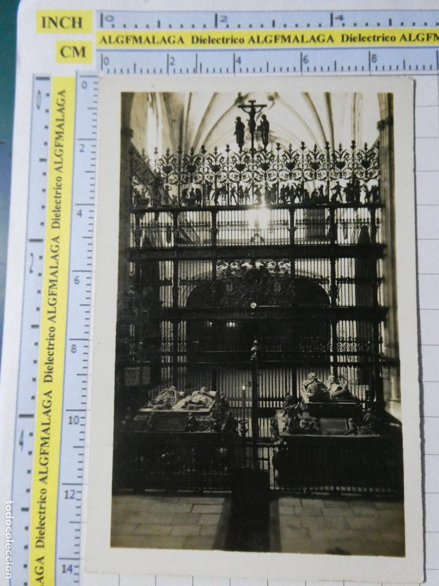 Postales: POSTAL DE GRANADA. A&Ntilde;OS 30 50. CAPILLA REAL TUMBAS REYES CAT&Oacute;LICOS . 997