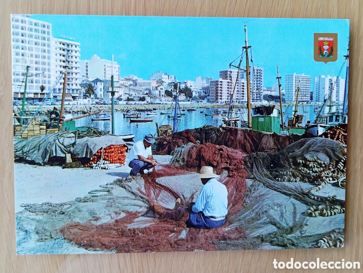 Postales: POSTAL ALGECIRAS C&Aacute;DIZ PUERTO CON BARCAS SUBIRATS CASANOVAS 58 ESCUDO DE ORO FISA MARINEROS A&Ntilde;O 1968