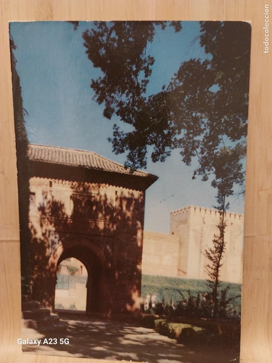 Cartoline: GRANADA PUERTA DEL VINO ED VALDIVIESO B 142 SC ORIGINAL