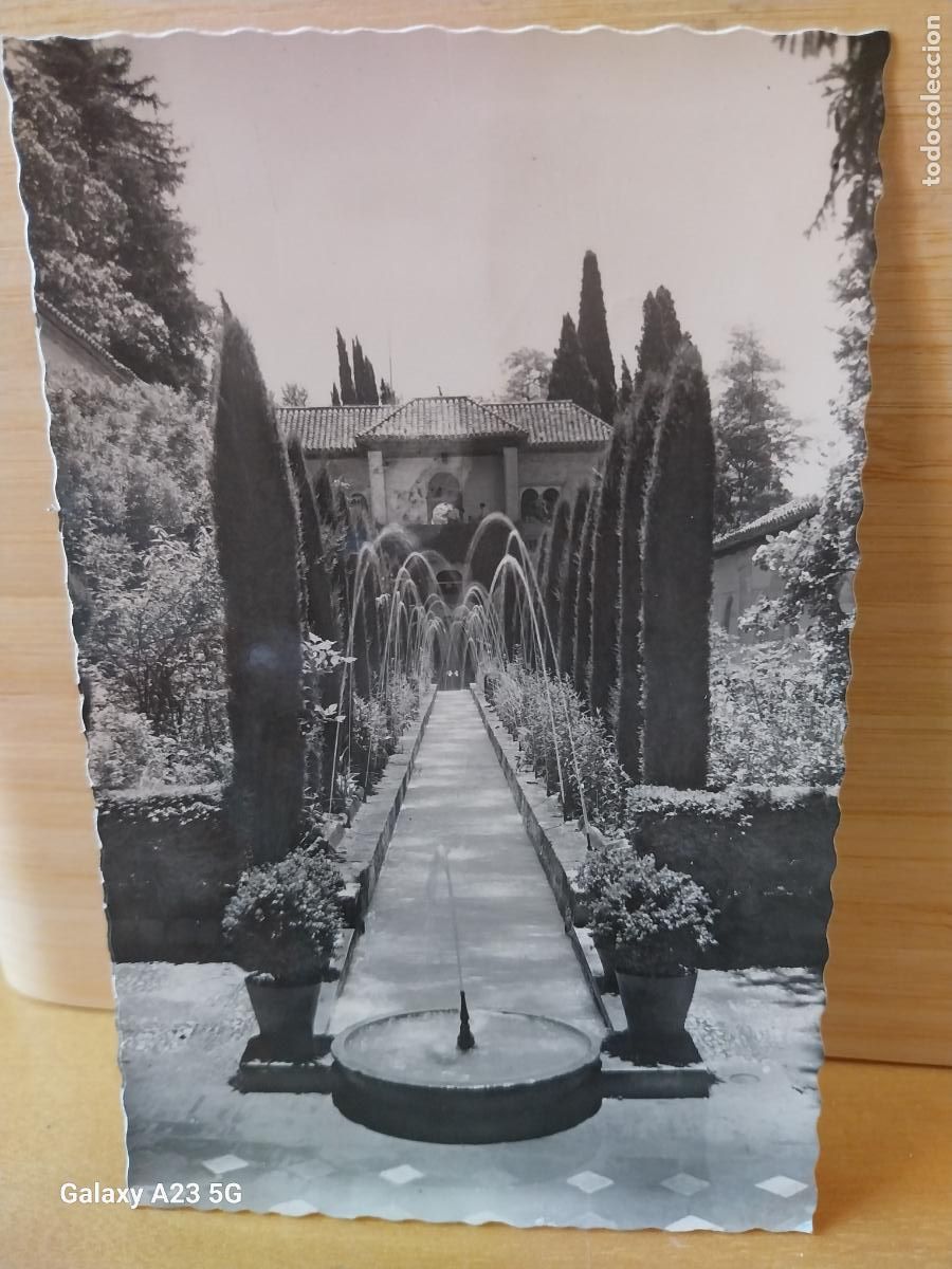 Postcards: PATIO DE LA ACEQUIA GENERALIFE GRANADA ED GARRABELLA 84 CIRCULADA A&Ntilde;O 1959