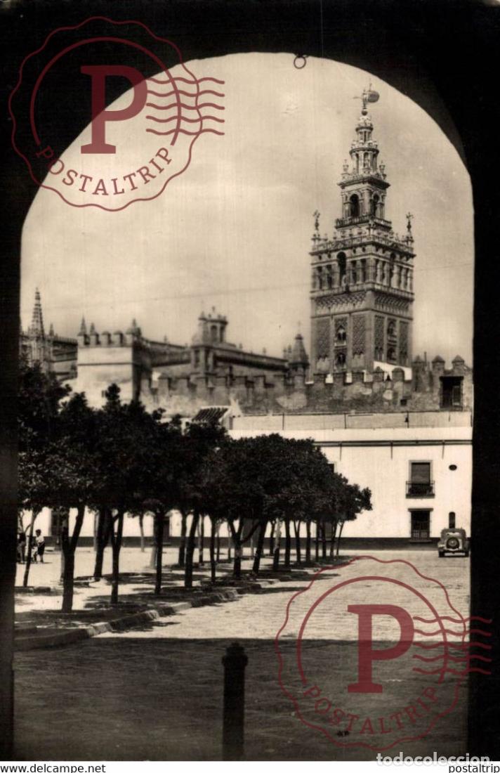 Postales: SEVILLA - PATIO DE BANDERAS Y LA GIRALDA ANDALUCIA ESPA&Ntilde;A ESPAGNE