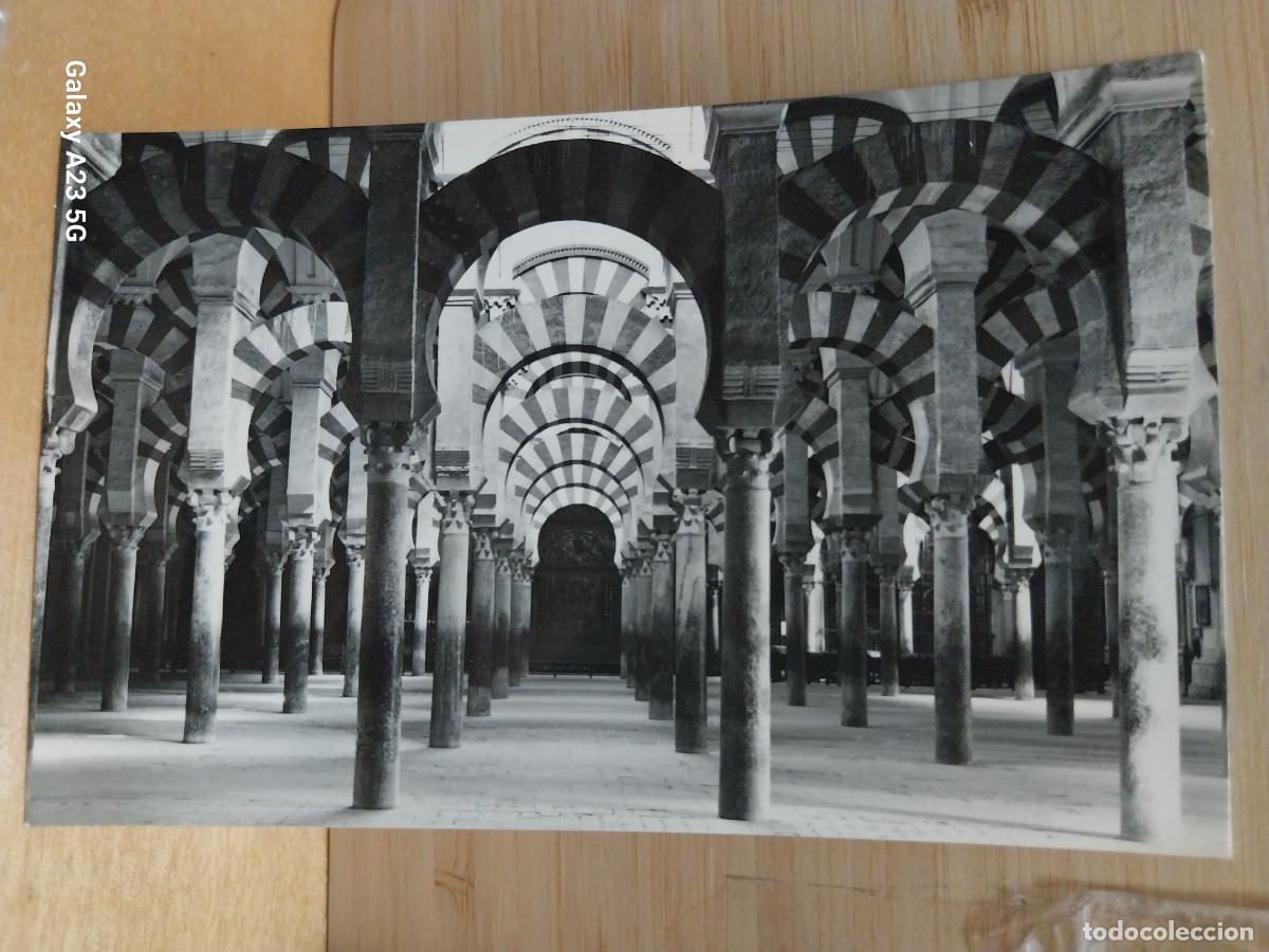 Postales: LABERINTO DE COLUMNAS MEZQUITA CORDOBA ED DELFLOR 65 CIRCULADA A&Ntilde;O 1959 BN PRECIOSA IMAGEN