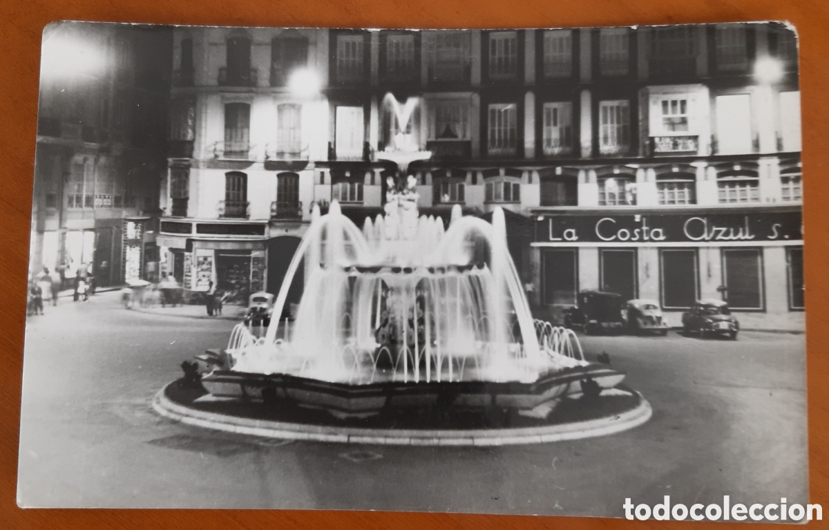 Postales: Postal M&aacute;laga. Fuente Luminosa en plaza Jos&eacute; Antonio. Escrita sin circular. R9A