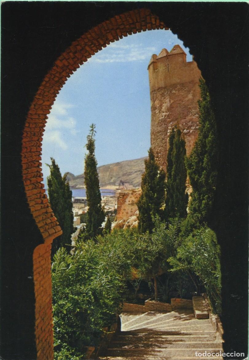 Postales: N&ordm; 2016-ALMER&Iacute;A. Entrada en la Alcazaba. Sin circular. EDICIONES ARRIBAS