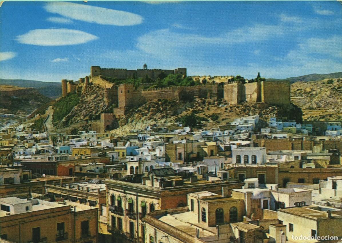 Postales: N&ordm; 2009-ALMER&Iacute;A. Vista parcial y la Alcazaba. Sin circular. EDICIONES ARRIBAS