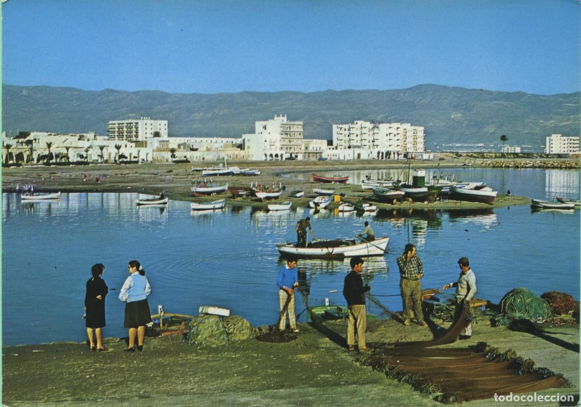 Postales: N&ordm; 44-ROQUETAS DE MAR. Almer&iacute;a. Vista del Puerto. Circulada en 1983. ED. EXCLUSIVAS DE ALMACENES PAP