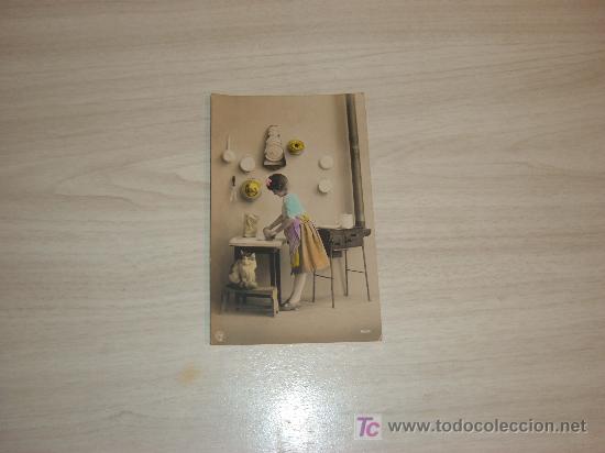 Postcards: POSTAL FOTOGRAFICA NI&Ntilde;A AMASANDO Y GATO OBSERVANDO,N P G
