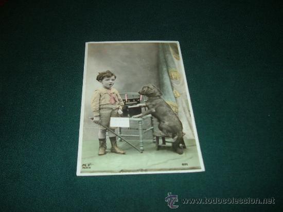 Postcards: postal fotografica m f -paris, ni&ntilde;o con perro tocando un peque&ntilde;o piano