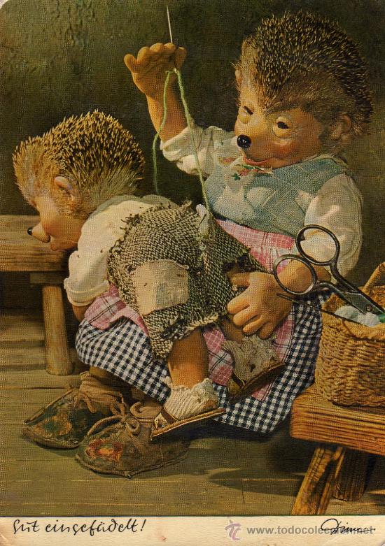 Postcards: BONITA Y SIMPATICA POSTAL ESCRITA SIN CIRCULAR,PUERCO ESPIN ZURCIENDO PANTALON AL PEQUE&Ntilde;O