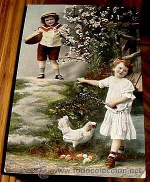 Cartes Postales: ANTIGUA POSTAL ANIMALES - UNA GALLINA CON SUS HUEVOS Y DOS NI&Ntilde;AS QUE LOS VAN A RECOGER - NO CIRCULAD
