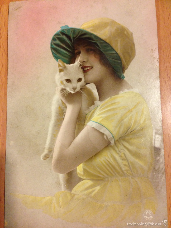 Cartes Postales: Antigua postal mujer con gato blanco