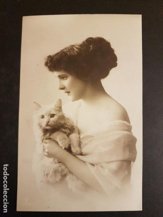 Postales: POSTAL RETRATO MUJER CON GATO - Foto 1
