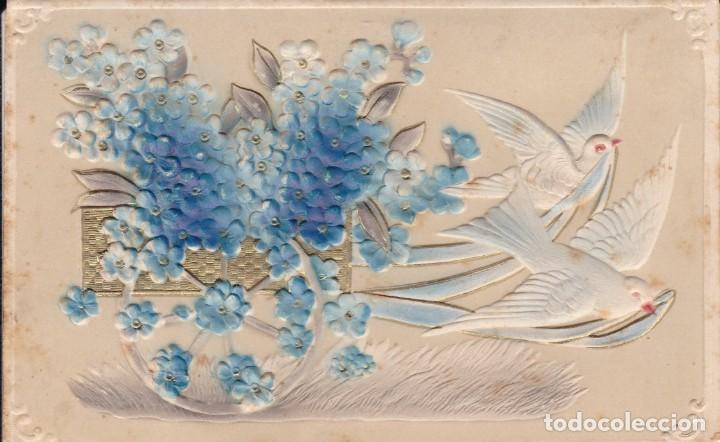 Cartes Postales: postal palomas tirando del carro con flores en relieve modernista principios siglo XX