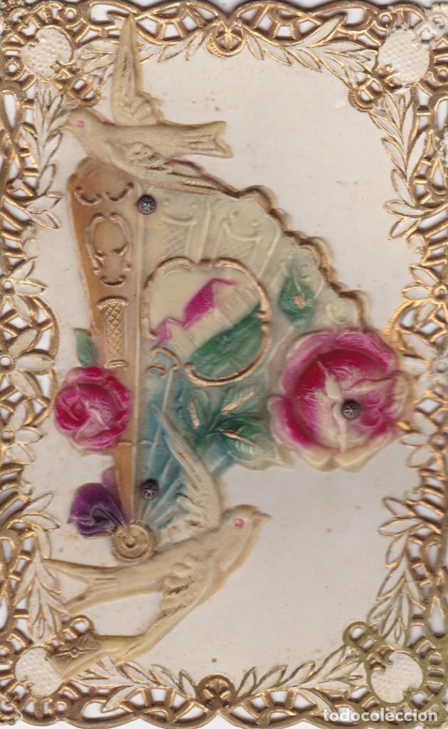Cartes Postales: postal con palomas flores y abanico en relieve principios siglo XX