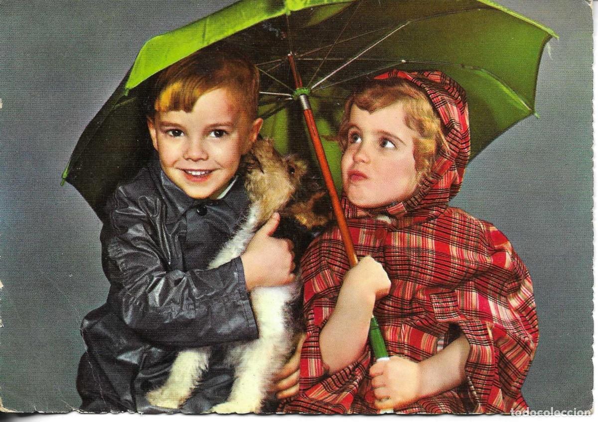 Postales: Postal de ni&ntilde;o y ni&ntilde;a con su perro. Fotogr&aacute;fica 1960s.