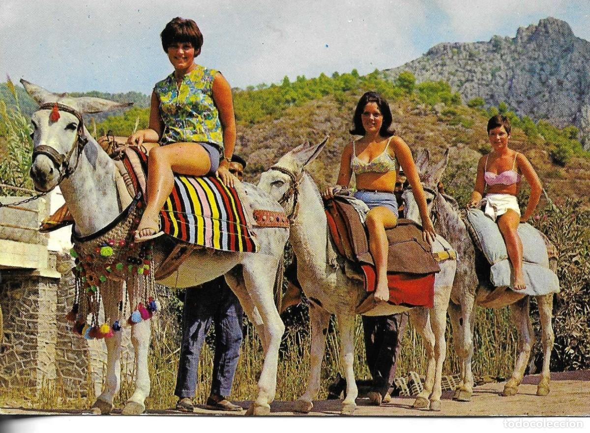 Postales: Espa&ntilde;a T&iacute;pica. Paeo en burro taxi. Moderna postal fotogr&aacute;fica, 1970s. 10 x 15 cms.