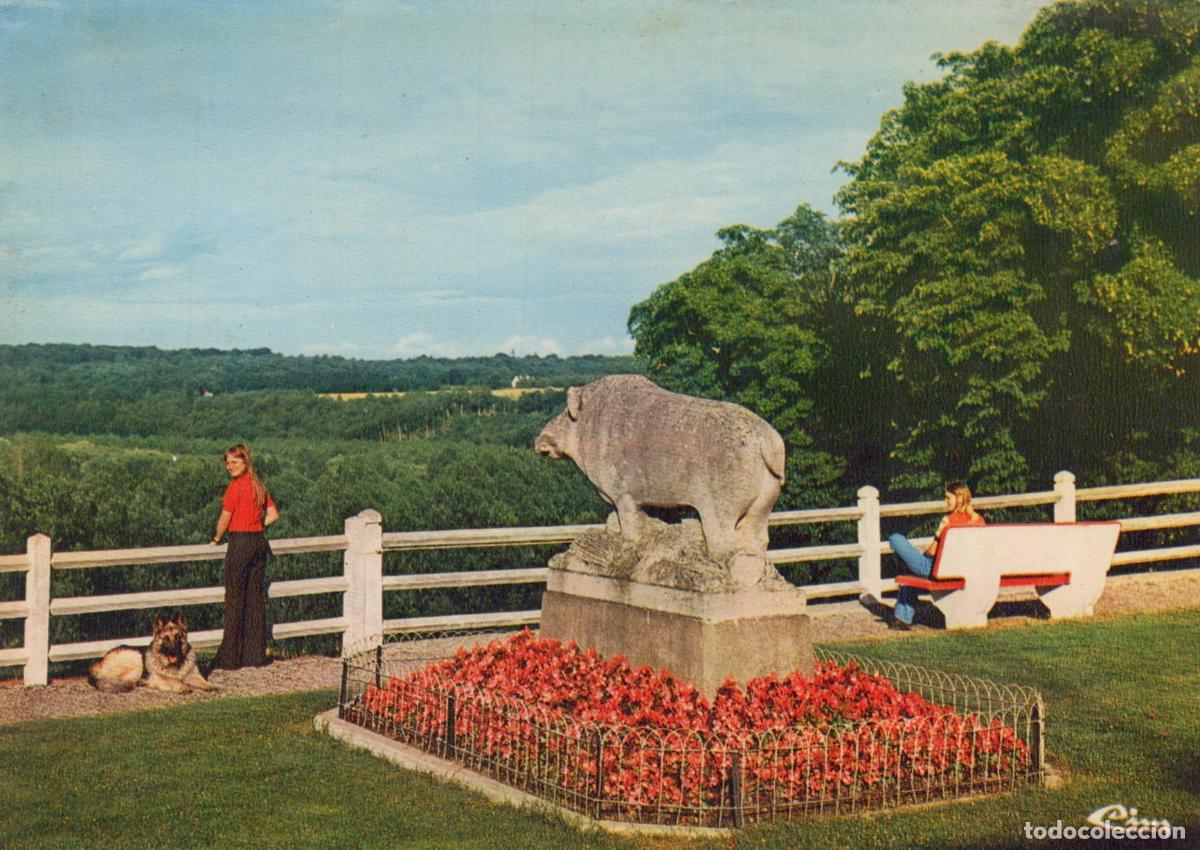 Postales: France Conches en Ouche Le Square Statue du Sanglier Vue Vall&eacute;e *YAF401