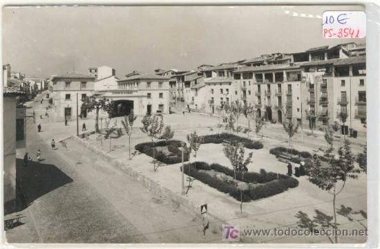 Postales: (PS-3541)POSTAL DE BARBASTRO-JARDINES Y ESTACION DE AUTOBUSES